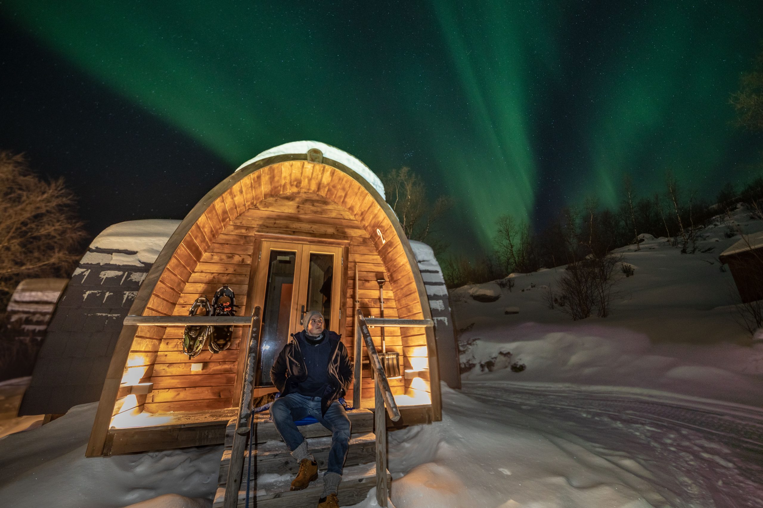 Kirkenes Snowhotel - Northern Lights over the Gamme cabins